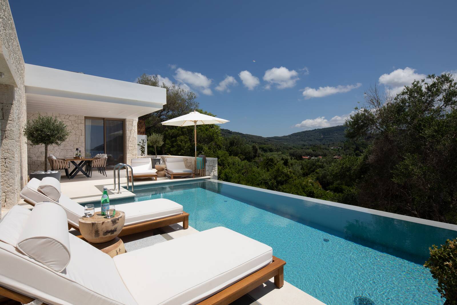 sunnsalt villa exterior pool corfu 1