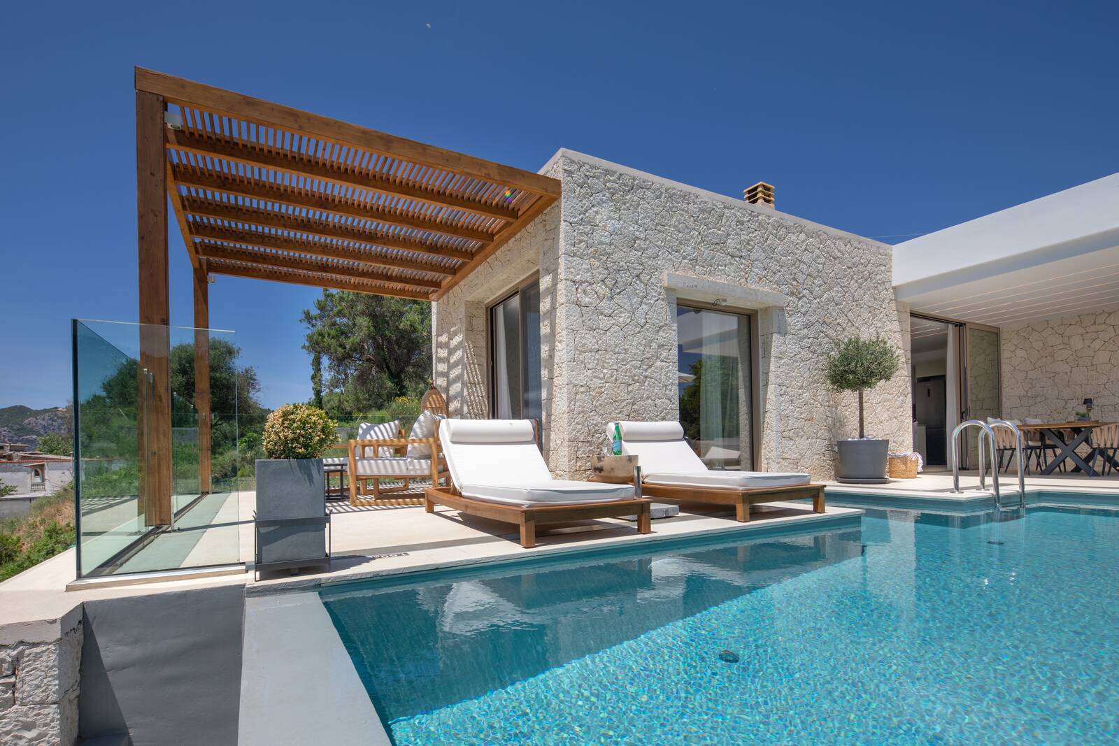 sunnsalt villa exterior pool corfu 7